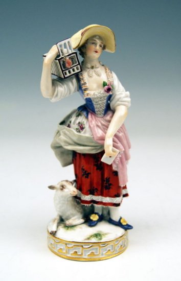 １６６　マイセン　ロココ服の女性　１７７７年　ポーセリン人形　ミッシェル・ヴェクトール・アシエ作