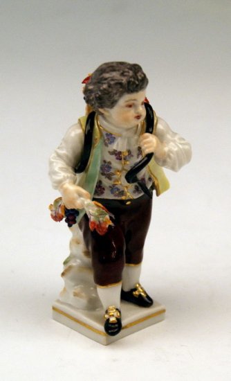 １８４　マイセン　ぶどうカゴを背負うガーデナーの少年　（シリーズ作品）　アシエ作