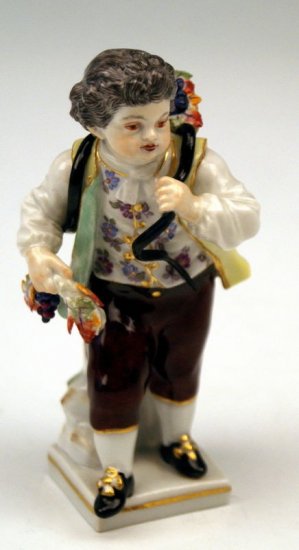 １８４　マイセン　ぶどうカゴを背負うガーデナーの少年　（シリーズ作品）　アシエ作