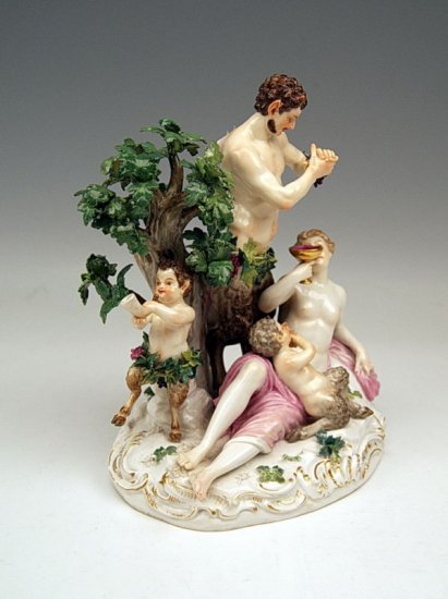 １９８　マイセン　ファウヌス達と裸の女性　ポーセリン人形　（シリーズ作品　“神話”）