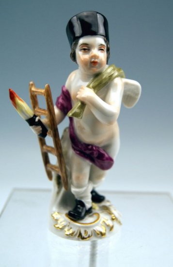 １９９　マイセン　ハシゴとトーチを持つ天使　（シリーズ作品　“身を隠す天使たち”）　アシエ作