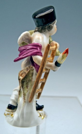 １９９　マイセン　ハシゴとトーチを持つ天使　（シリーズ作品　“身を隠す天使たち”）　アシエ作