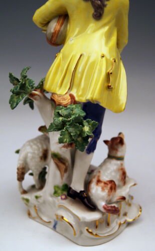 ２１６　マイセン人形（フィギュリン）バグパイプ弾きの羊飼い　（シリーズ作品　“羊飼いたち”）　ケンドラー作