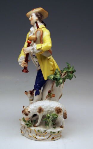 ２１６　マイセン人形（フィギュリン）バグパイプ弾きの羊飼い　（シリーズ作品　“羊飼いたち”）　ケンドラー作