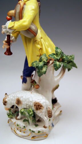 ２１６　マイセン人形（フィギュリン）バグパイプ弾きの羊飼い　（シリーズ作品　“羊飼いたち”）　ケンドラー作