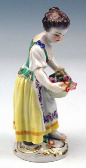 ２３１　マイセン　花いっぱいのカゴをもつ少女　（シリーズ作品　“ガーデナーの子供達”）　ケンドラー作