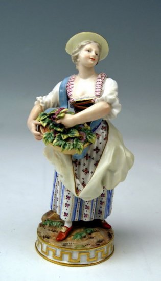 ２４０　マイセン　バラの花かごを持つガーデナーの女性　ポーセリン人形　アシエ作