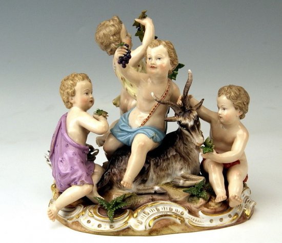 ２４１　マイセン　四人の天使達とヤギ　ポーセリン人　プンツ作