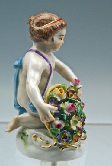 マイセン　花カゴを持った裸の少女　１９世紀　ポーセリン人形　ケンドラー作