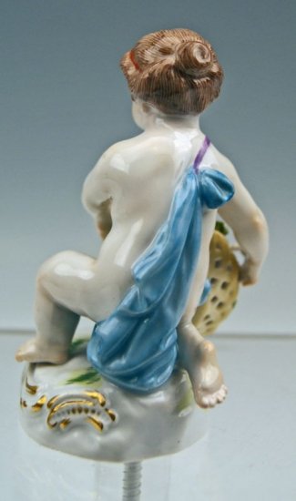 マイセン　花カゴを持った裸の少女　１９世紀　ポーセリン人形　ケンドラー作