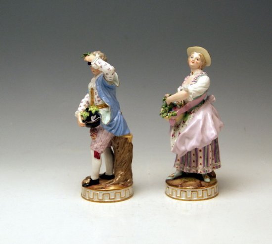 マイセン人形ペアセット　葡萄摘みの男性と花かごを持つ女性（1860年）型番号F84、C72