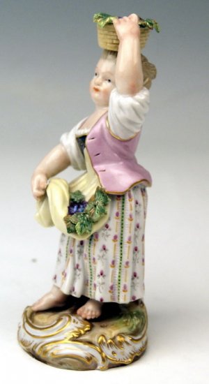 マイセン人形　庭師の子供ーバスケットと葡萄を持つ少女（1860年ころ）型番号F 21