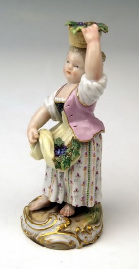 マイセン人形　庭師の子供ーバスケットと葡萄を持つ少女（1860年ころ）型番号F 21