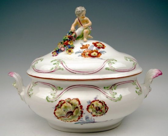 マイセン　チュリーン（ふた付き深皿）天使と花の装飾付き　マルコリーニ時代（1790年ころ）
