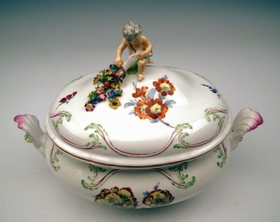 マイセン　チュリーン（ふた付き深皿）天使と花の装飾付き　マルコリーニ時代（1790年ころ）