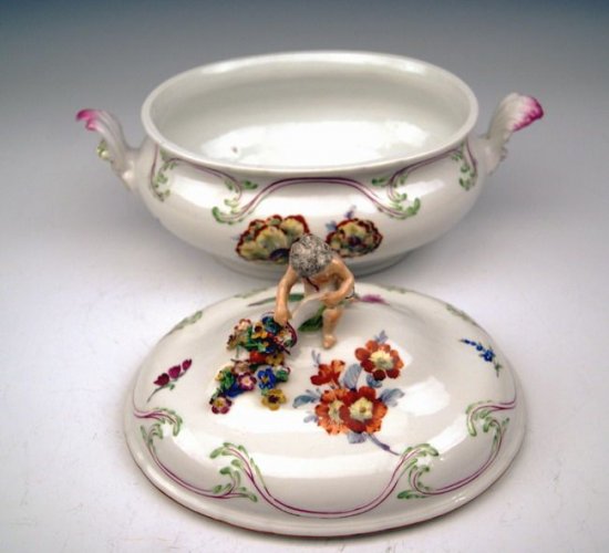 マイセン　チュリーン（ふた付き深皿）天使と花の装飾付き　マルコリーニ時代（1790年ころ）