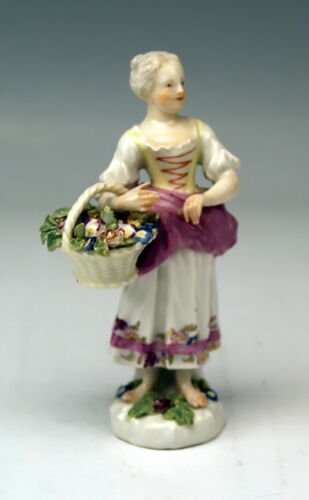 マイセン人形・フィギュリン　花かごを持った農家の少女（1750年ころ）型番号2030