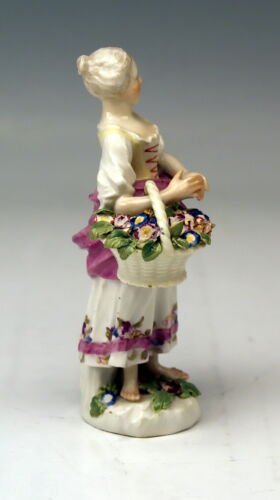 マイセン人形・フィギュリン　花かごを持った農家の少女（1750年ころ）型番号2030