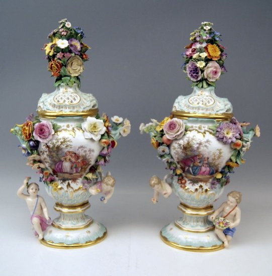マイセン ペア ふた付き花瓶セット（1850年ころ）豪華花の装飾付き