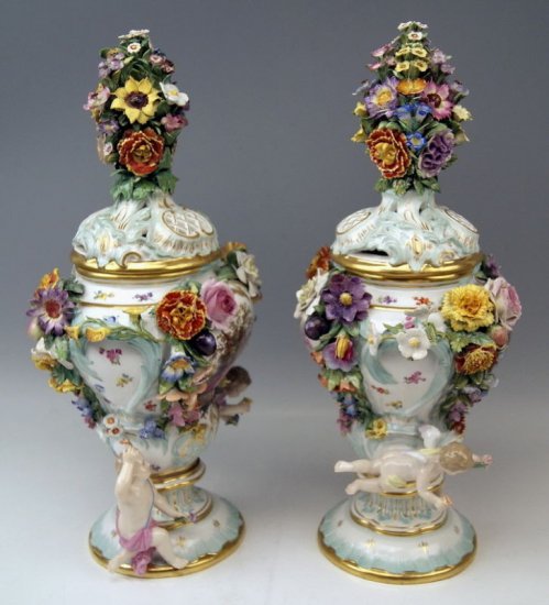 マイセン　ペア ふた付き花瓶セット（1850年ころ）豪華花の装飾付き
