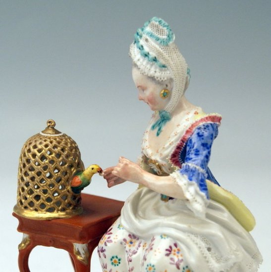 マイセン人形　女性と鳥かご『触覚の寓意』（1850年ころ）型番号4