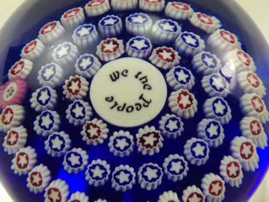 515　バカラ・ウィ・ザ・ピープル・レッド・ホワイト＆ブルースター・ミッレフィオーリ1987　クリスタル・ペーパーウェイト