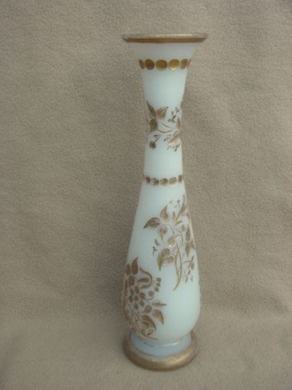 ヨーロッパ風のアンティーク　バカラ　オパーリン　ヴィクトリア　カット　グラス　花瓶