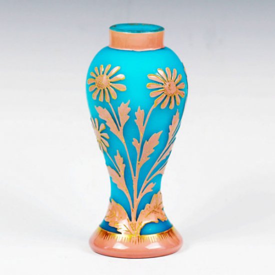 アンティーク　フランス製バカラ　ブルーオパーリンガラスベース　エナメル加工された桃色の花の花瓶