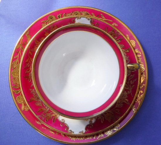 オールドノリタケ　最高品質の美しいルビーレッドとゴールドのカップ＆ソーサーとプレート
