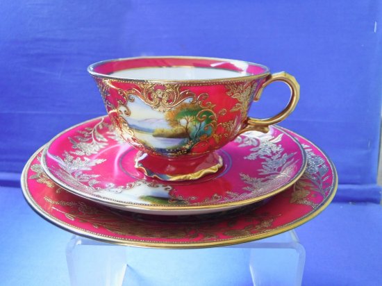 オールドノリタケ　最高品質の美しいルビーレッドとゴールドのカップ＆ソーサーとプレート