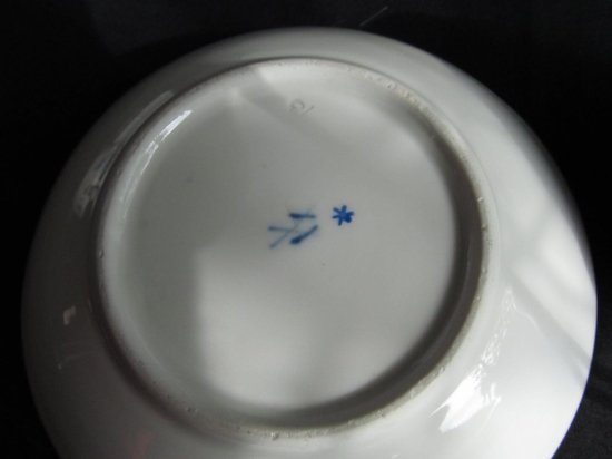 マイセン　美しいカップ　　紫と鳥　マルコリーニ