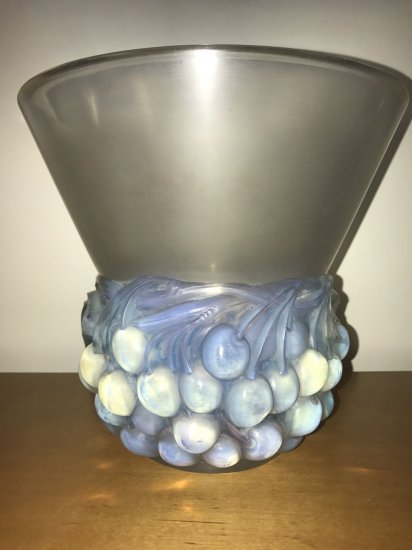 ルネ・ラリック　乳白色の花瓶　チェリー