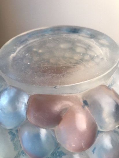 ルネ・ラリック　乳白色の花瓶　チェリー