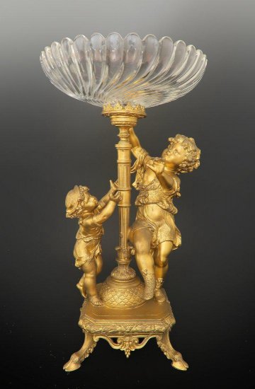 368	バカラ　フレンチブロンズ＆バカラクリスタルフィギュラルセンターピース　Lot 585