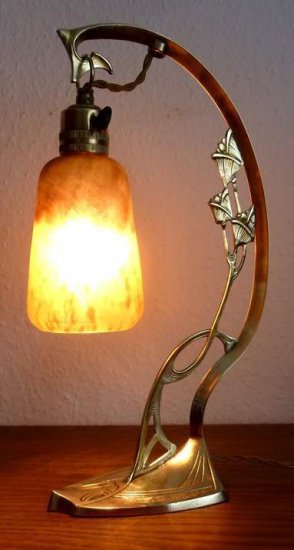 132	ドーム兄弟　フランスのテーブルランプ　ユーゲント･シュティール　1910年