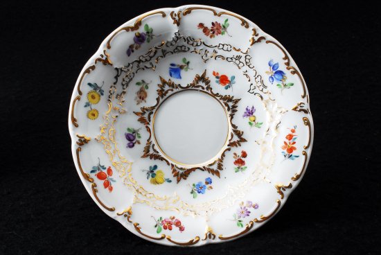 マイセン (Meissen) Bフォーム ホワイト 金彩 宮廷の小花 カップ＆ソーサー