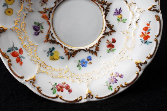 マイセン (Meissen) Bフォーム ホワイト 金彩 宮廷の小花 カップ＆ソーサー