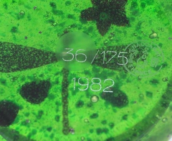 463	バカラ　アートガラスペーパーウェイト　トンボと赤の花