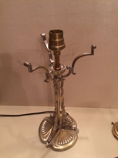 84	ミューラー兄弟　アールデコランプ　ブロンズとガラスペーストのチューリップ