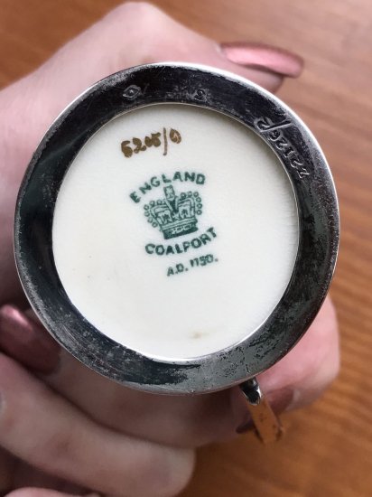 １１１　コールポート　シルバーホルダーのカップ＆ソーサー