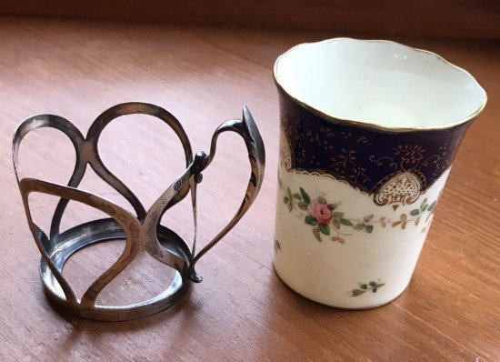 １１１　コールポート　シルバーホルダーのカップ＆ソーサー