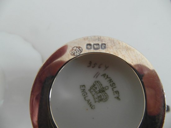 ２３０　エインズレイ　シルバーホルダーのカップ＆ソーサー