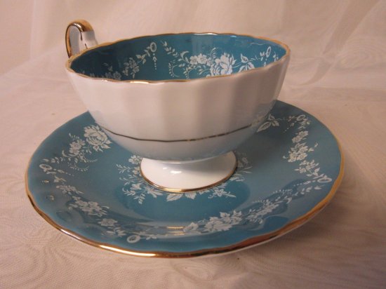 １９９　エインズレイ　カップ&ソーサー　(ターコイズブルー＆ホワイトエナメル＆ゴールド)