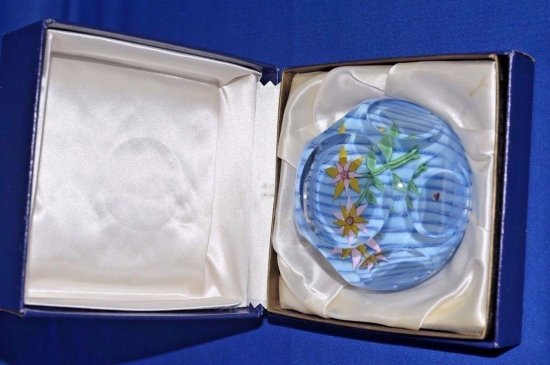 538	バカラ　クレマチスの花　ガラスクリスタルペーパーウェイト　1970年　箱付き