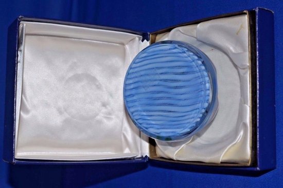 538	バカラ　クレマチスの花　ガラスクリスタルペーパーウェイト　1970年　箱付き