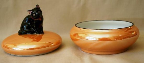 219	オールドノリタケ　パウダーボックス　黄色い眼の黒猫　ラスター技法