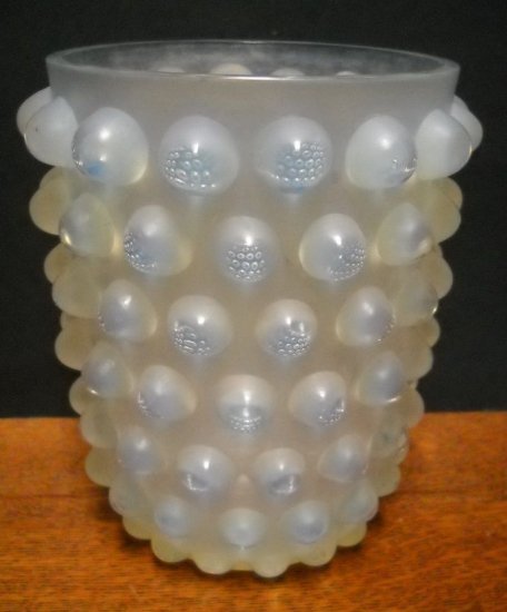 307	ルネ・ラリック　乳白色の花瓶　モシ（mossi）