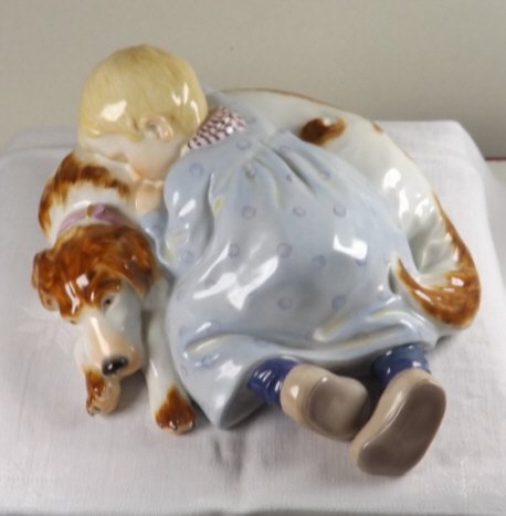 279	マイセン meissen　ヘンチェル人形 眠る少年と犬