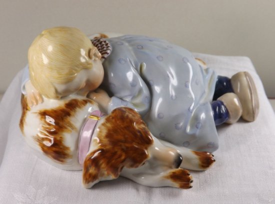 279	マイセン meissen　ヘンチェル人形 眠る少年と犬