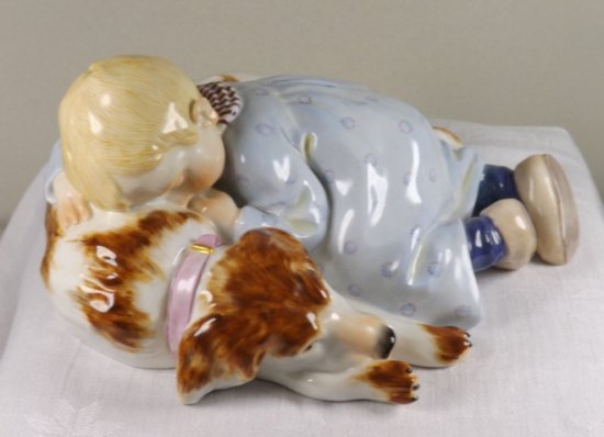 279	マイセン meissen　ヘンチェル人形 眠る少年と犬